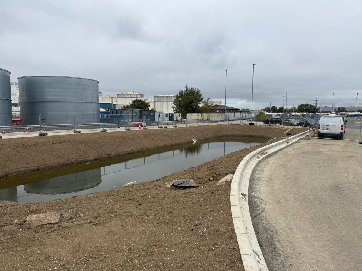 Great progress at Eurovia for VINCI! 💪
Ponds &amp; gabions taking shape — with the Dartford Bridge providing a stunning backdrop. 🌉
Proud to see the team living the Dunton values &amp; delivering quality work. 👷‍♂️

#RestoringOurEnvironment #Progress #VINCI #Eurovia