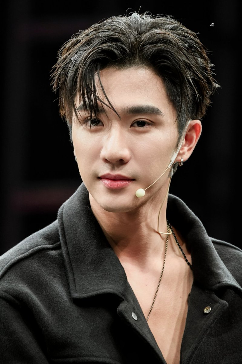 ไม่รู้จะพิมพ์แคปชั่นยังไง ให้สาสมกับความหล่อของเพิร์ธอ่ะ 

♬ ⋆｡  <a href="/perthppe/">PERTHPPE</a>  ݁ ˖ִ  🎸₊ ⊹   

PERTH LIVEHOUSE ONSTAGE

#GMMTVFANIVAL #GMMTVLiveHouse
✦ ⋆ #PerthTanapon #KDPPE ⋆ ✦