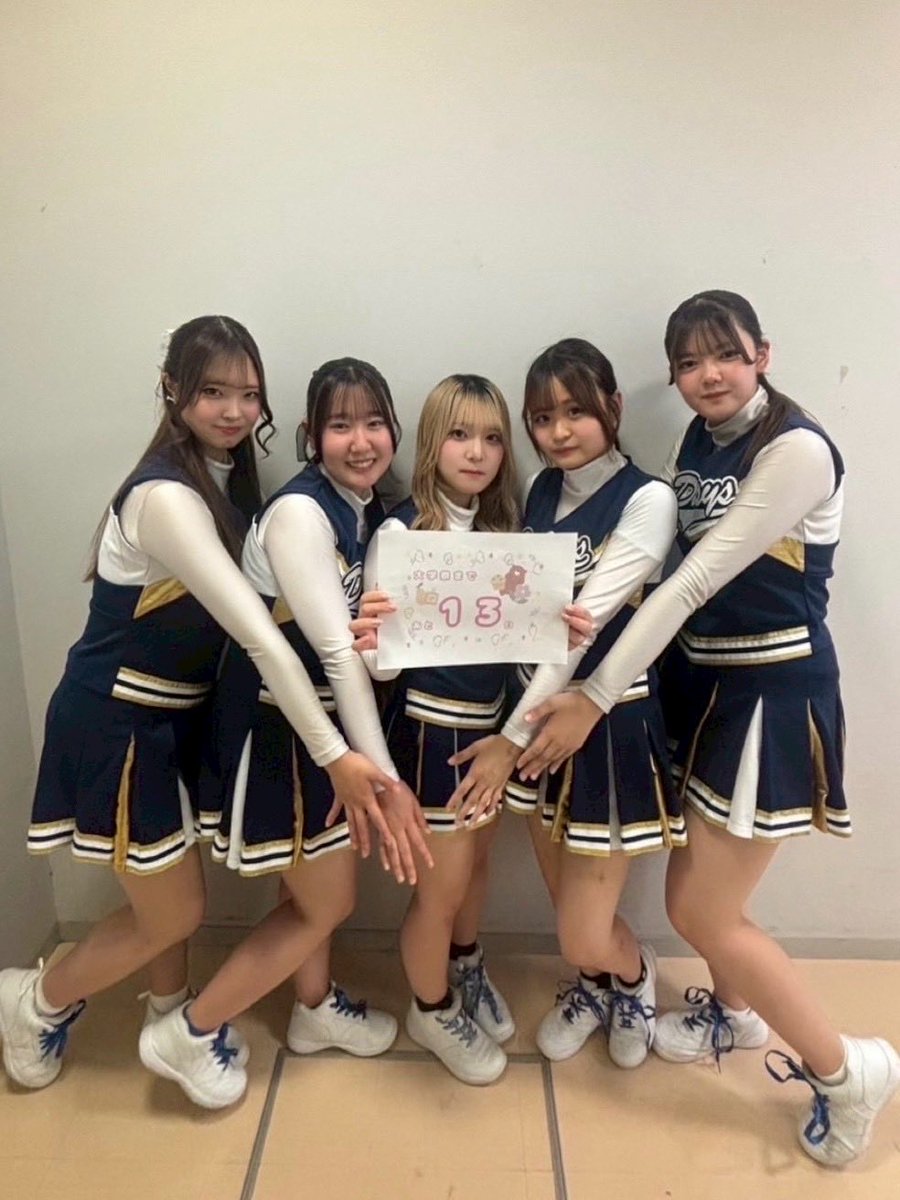 TGUcheer's tweet photo. こんばんわ🌙
六軒町祭までのカウントダウンをしていきます🎶

1枚目左から、
ベア（トップ）、すぅ （ベース）、なしゅ（トップ）、アロマ
（ベース）、まふぉん （ベース）
です！

🌟1日目10月25日 土曜日11時30分～12時30分
🌟2日目 10月26日 日曜日 13時25分～14時15分 https://t.co/aOPWVmrOUV
