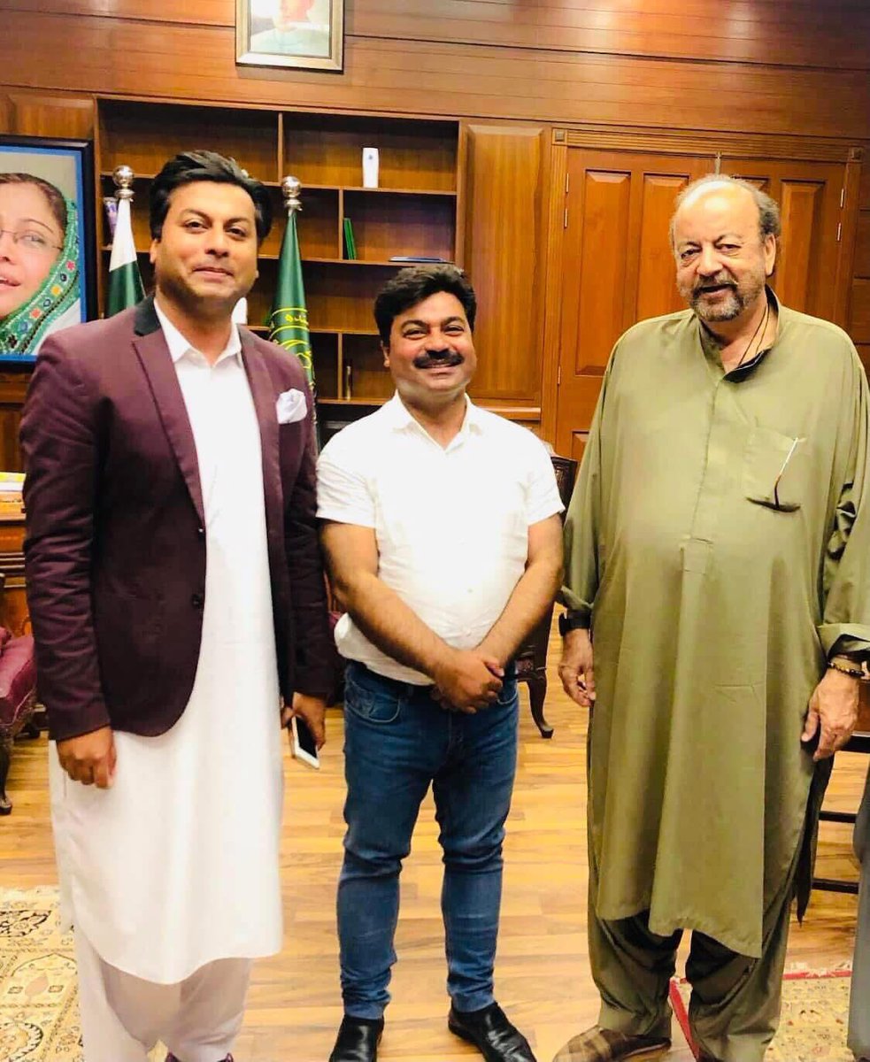 ADfarooqBhh's tweet image. إِنَّا لِلّٰهِ وَإِنَّا إِلَيْهِ رَاجِعُونَ
Deeply Saddened to hear about passing of Former Speaker Sindh Assembly, Former Governor Sindh Uncle Agha Siraj Durrani.
May Allah Saiin grant patience to his family, and bless the departed soul with a high rank in the eternal world.