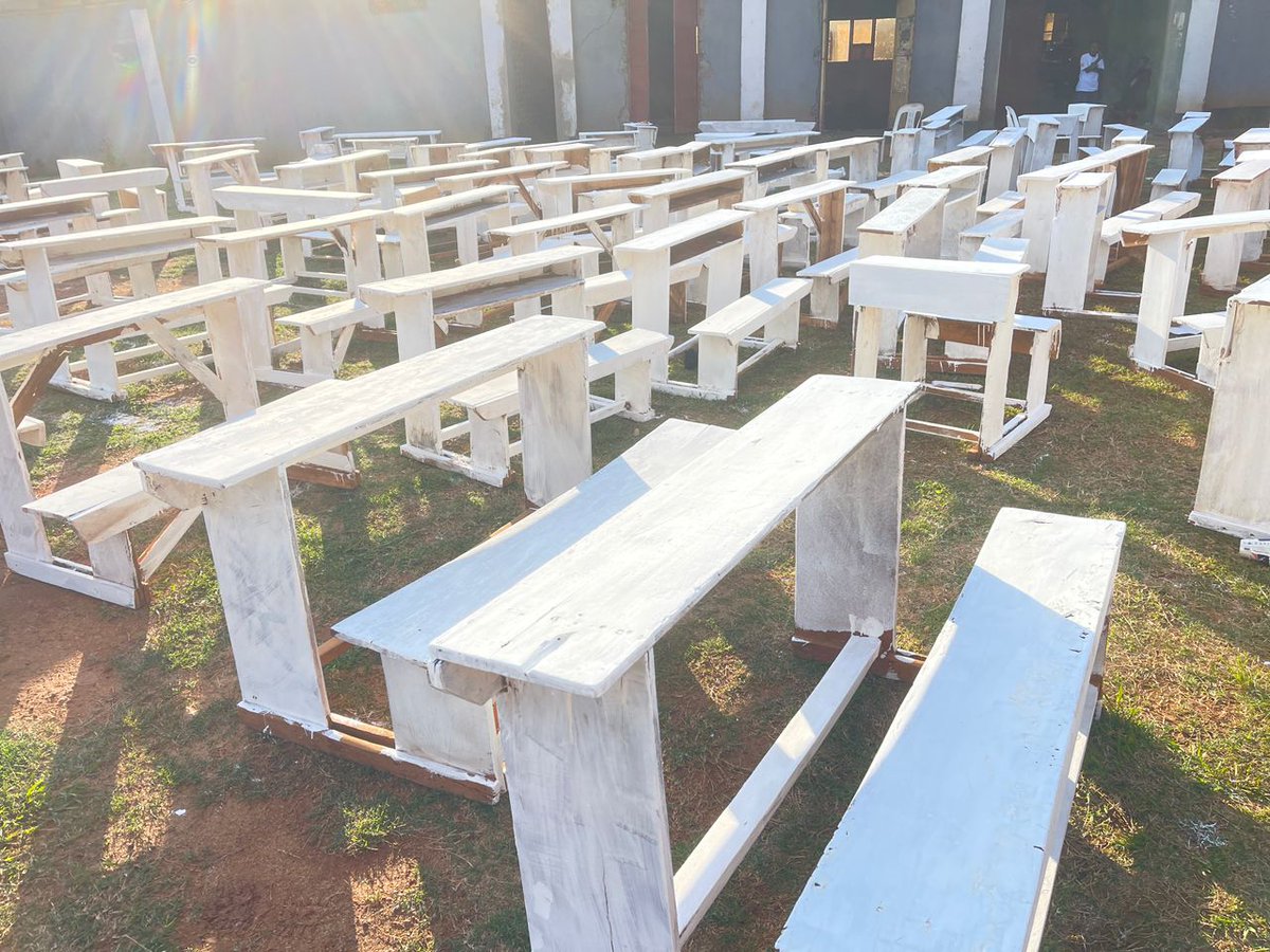 4_oiseaux's tweet image. #ForeverFriendsofUganda  When a supporter learned about the lack of desks in the Little Angels' classrooms, he offered to fund 200 of them.
They have been made and are now ready for use.
We thank him so very much. Support like this is the lifeblood of a small charity like ours.