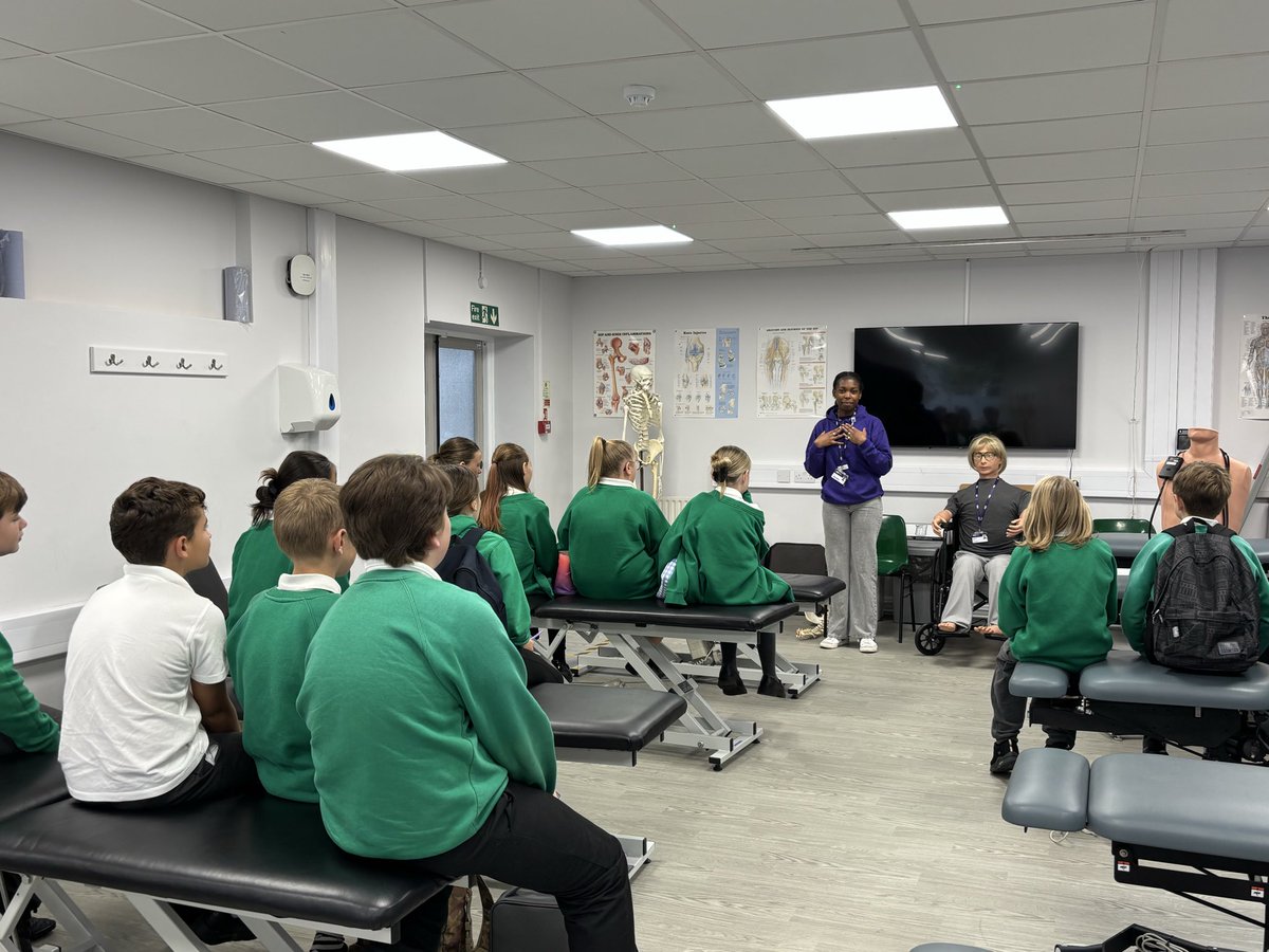 Helen Lewis tweet media