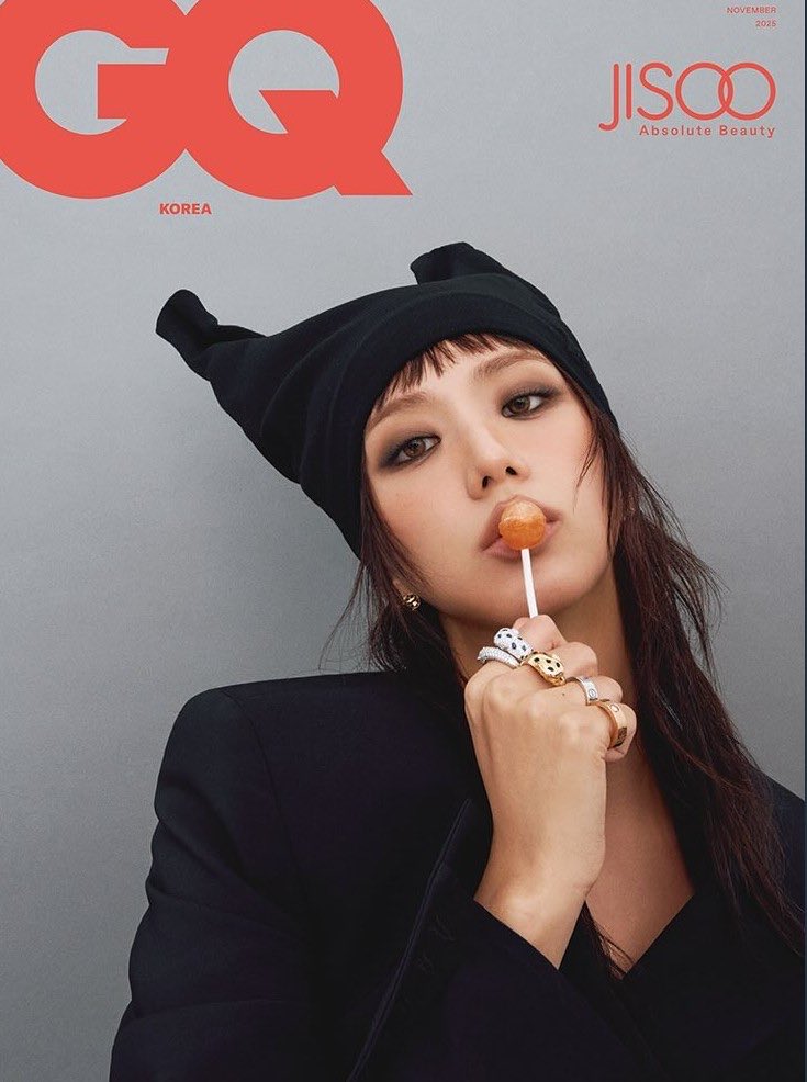 picskimjisoo's tweet photo. JISOO GOES FROM ALO SPORT GIRL IN THE MORNING TO A BADDIE GQ KOREA MAGAZINE IN THE EVENING 🤧

#JISOO #지수 https://t.co/yySvVjdgve