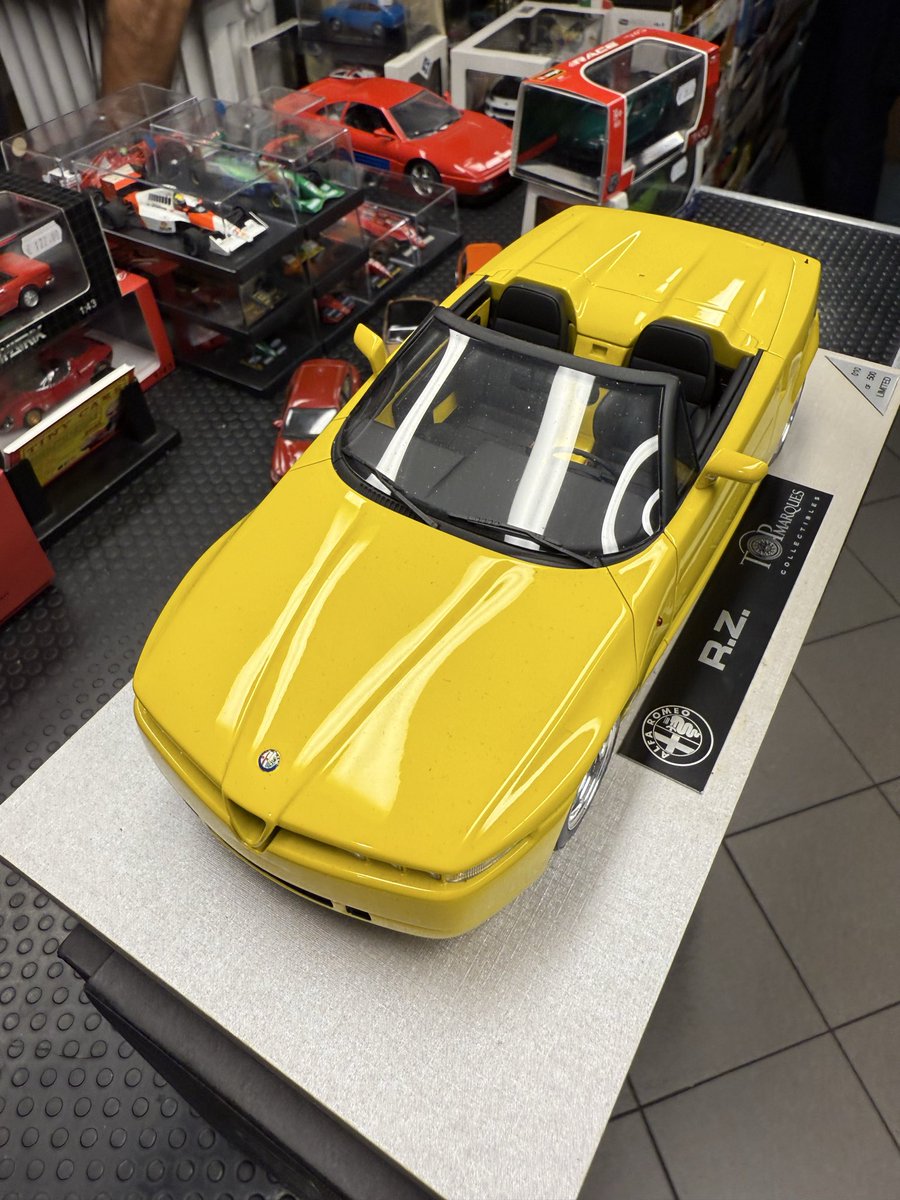 cars_tiny's tweet photo. Alfa Romeo RZ Top Marques Scala 1:18 #alfaromeo #alfaromeorz #topmarques #scala118 #diecast #tinycars #model https://t.co/HiyhCgIPfV