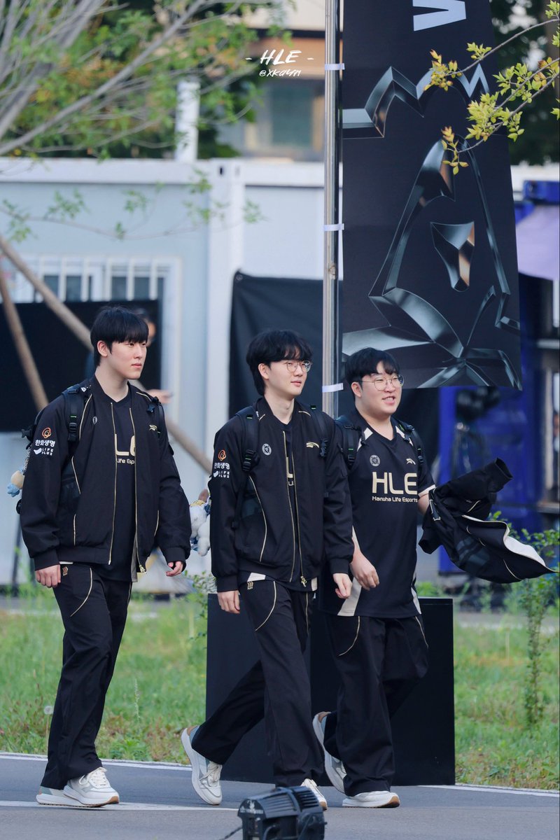 251015 Worlds Swiss Stage Round 1

우리 미드 원딜 서폿의 출근길

#Zeka #제카 #김건우
#Viper #바이퍼 #박도현
#Delight #딜라이트 #유환중
#HLEWIN