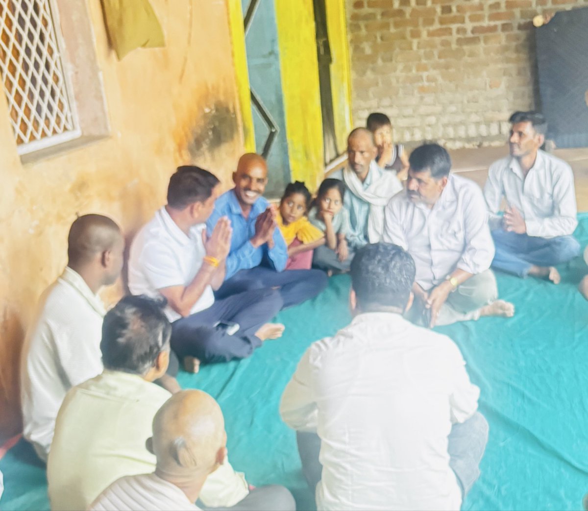 मेरे पापा के प्रकृति में विलीन होने पर इस दुख की घड़ी में नरेश भाई एवं नरेश मीणा टीम के साथियों ने घर पधारकर श्रद्धांजलि अर्पित की.! 
<a href="/NareshMeena__/">Naresh Meena</a> 🙏❤️