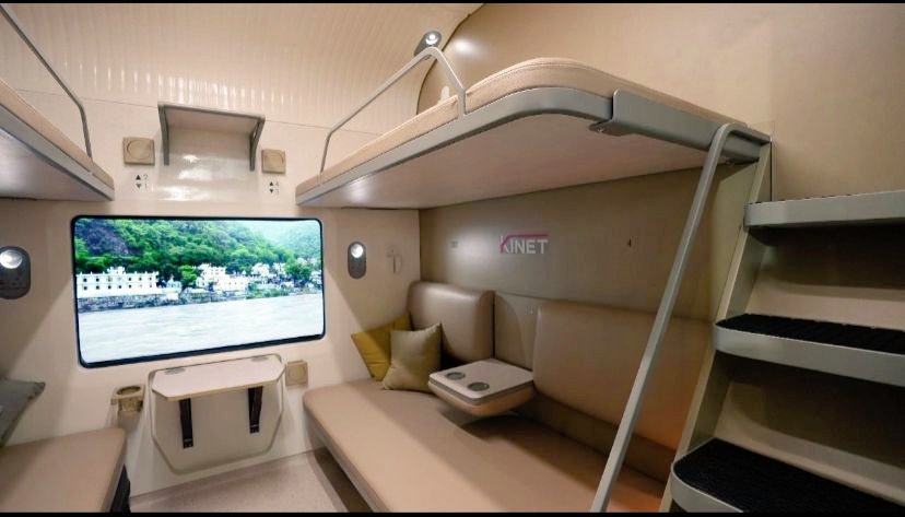 TechAnsuman's tweet image. Exciting news!
@Kinetrailway unveils Vande Bharat Sleeper's First AC coach design concept at IREE 2025, Oct 15, 11 AM #BharatMandapam Pragati Maidan New Delhi. Witness India's Rail revolution and many more at #IREE2025
#IndianRailways #VandeBharatSleeper