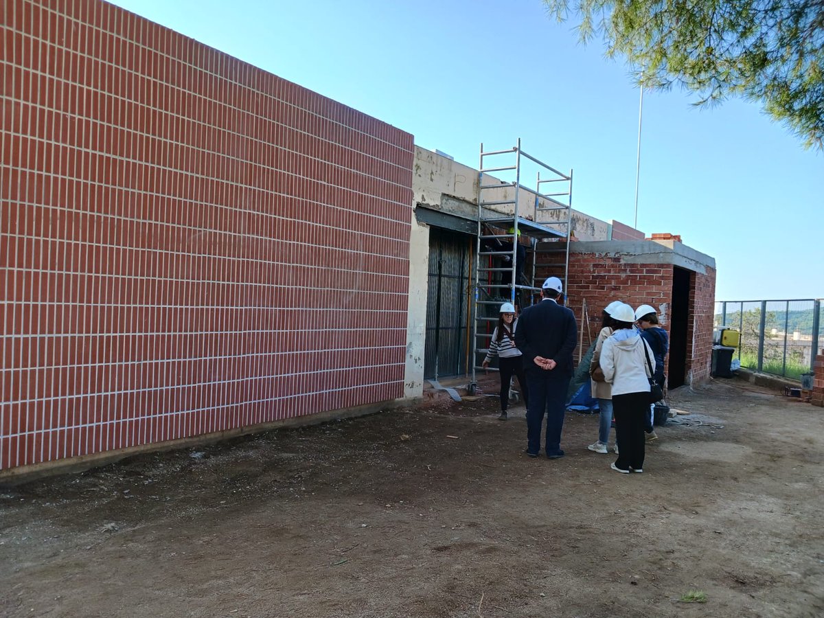 matarocat's tweet image. 👉 En el marc del projecte #Alcaldealsbarris a Cerdanyola Nord, l'alcalde de #Mataró, @DBotePaz, ha visitat aquest matí:
📌 Les obres de l'Escola Bressol de La Llàntia
📌 Les aules provisionals de l'Escola Bressol de La Llàntia a l'Escola d'Infantil i Primària La Llàntia