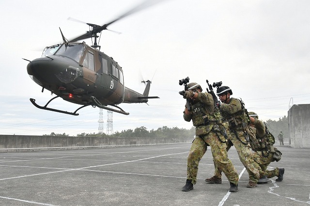 技MIX 陸上自衛隊 UH-1J 東部方面ヘリコプター隊(立川駐屯地) 技MIX 陸上自衛隊 UH-1J 東部方面ヘリコプター隊(立川駐屯地