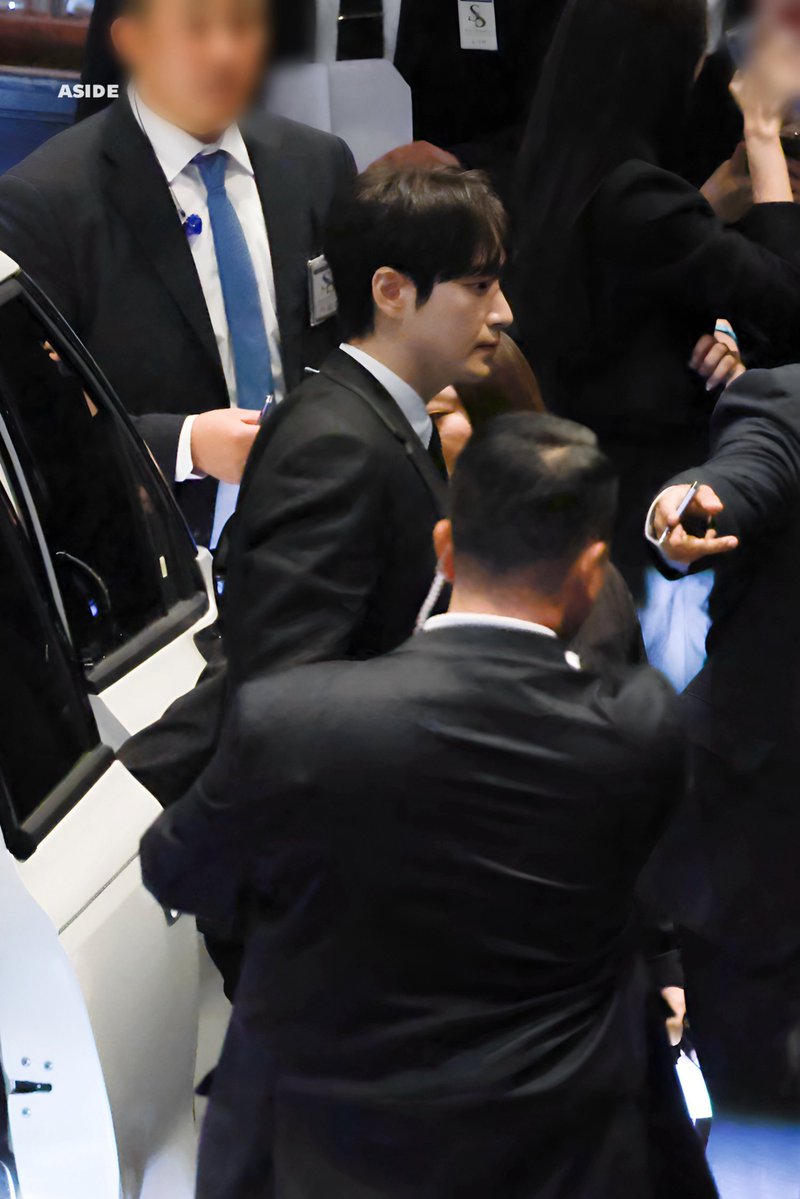 251015 W 코리아 출근

오늘 톰브라운 수트

#이준혁 #Leejunhyuk