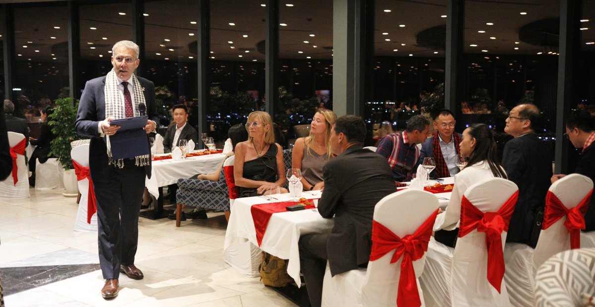 cadesro's tweet photo. Privileged to attend a wonderful 🇨🇦 Thanksgiving dinner hosted by the Canadian Chamber of Commerce in Cambodia. Achievement unlocked: Giving a speech in 3 languages- 🇬🇧🇫🇷🇰🇭 -while walking around a revolving restaurant without being distracted by the mouth-watering buffet! Merci! https://t.co/KyZIQJsLLe