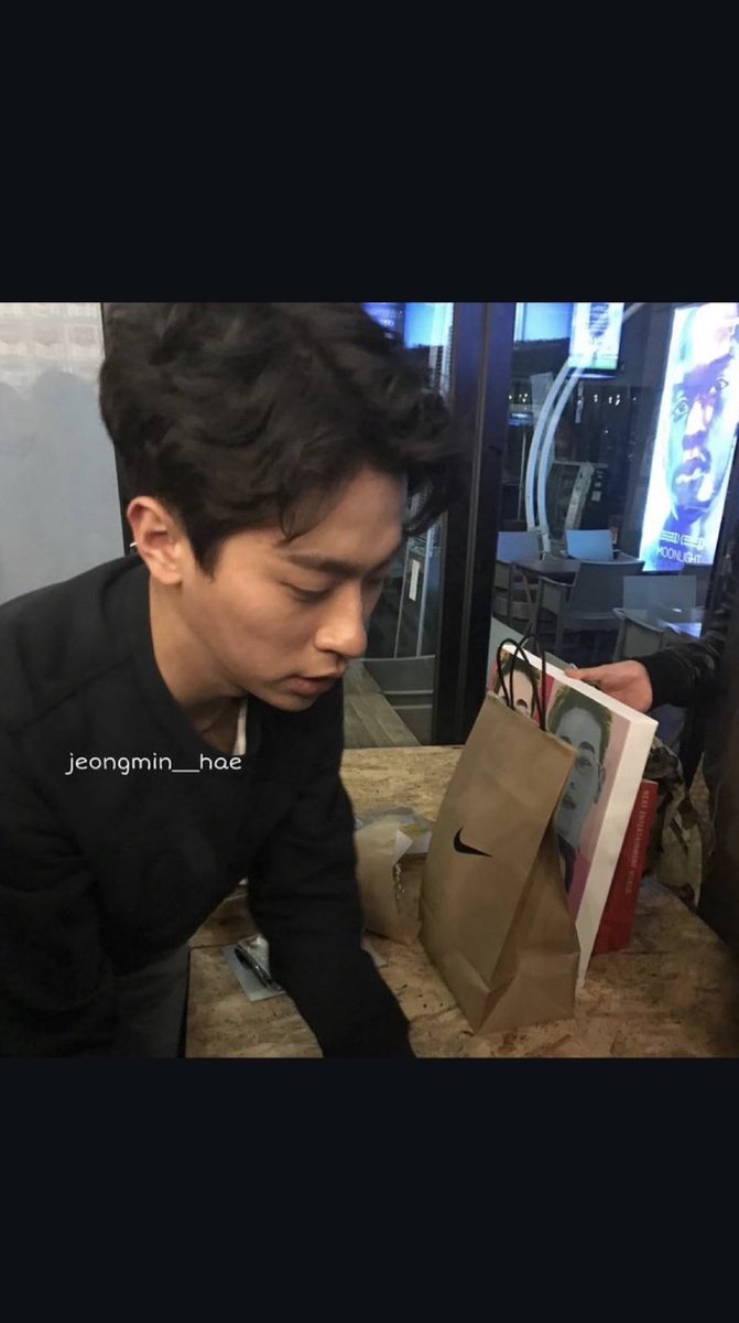 sojeongcom's tweet photo. 넌 평생옆으로만 다녀라 이집트벽화처럼 https://t.co/crHIDw5HsE