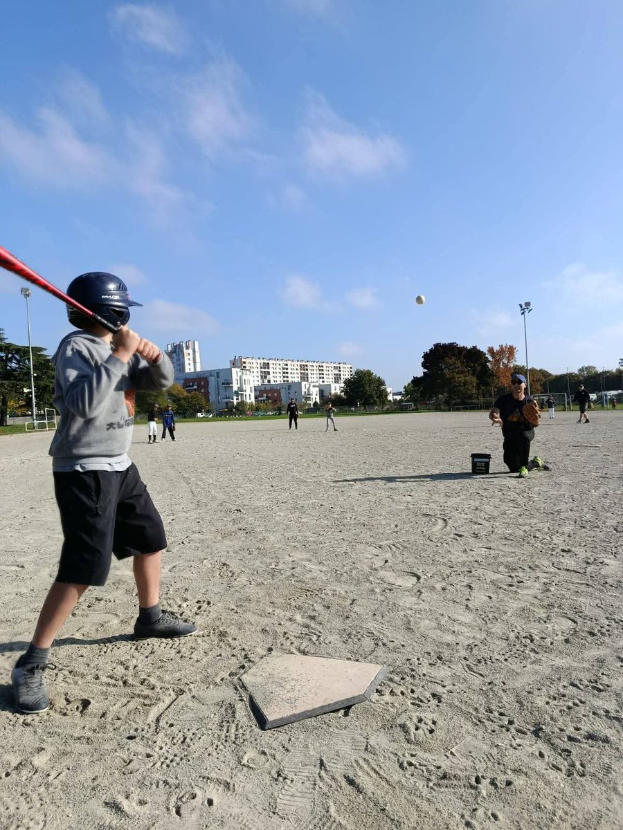 ⚜️⚾ Notre section jeunes s'étoffe ! nos jeunes U9, U12 et U15 participeront, ce samedi 18 octobre, à leur premier plateau de la saison avec une cinquantaine de jeunes des différents clubs des Pays de la Loire. #sportangers #Angers #baseball #ladalleangevine 

Let's #GOROYALS !⚜️