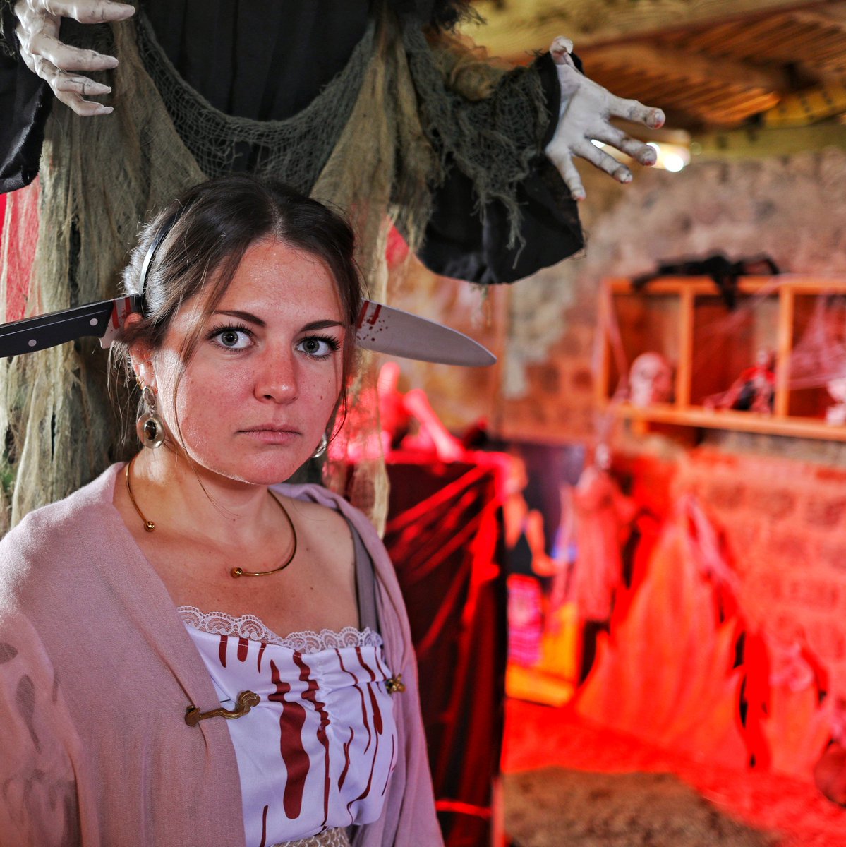 🔵 𝕁-𝟛 🎃 | À partir de ce samedi, les thermes de #Cassinomagus vont frémir ! Vos petits monstres sont attendus pour « La Prophétie du Feu », un tout nouveau parcours de jeu ! 🔥

𝗣𝗿𝗼𝗴𝗿𝗮𝗺𝗺𝗲 𝗰𝗼𝗺𝗽𝗹𝗲𝘁 𝗱𝗲𝘀 𝘃𝗮𝗰𝗮𝗻𝗰𝗲𝘀 ! 👇
🌐 cassinomagus.fr