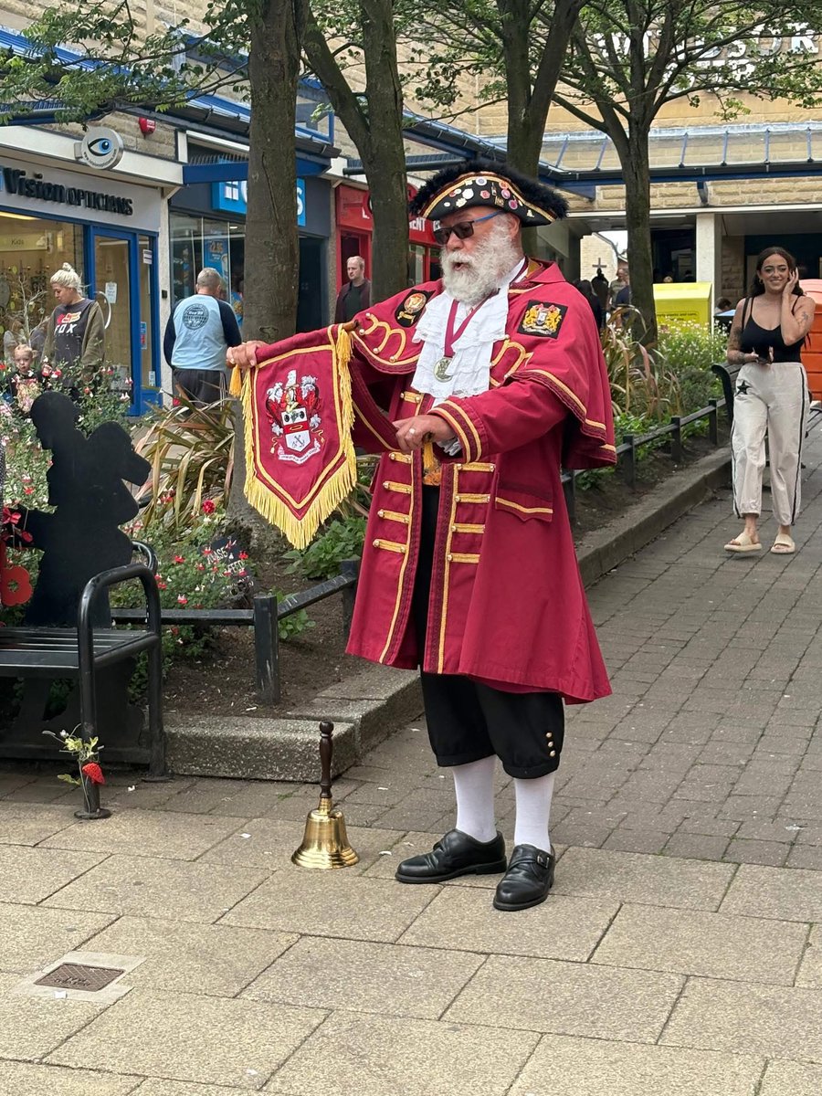 OYEZ! 
OYEZ!!

Come along and meet other local business folk, as well as listen to our special guest speaker talk, from Steven Holt, the Morley Town Crier.

Details here:

Morley Chamber of Trade &amp; Commerce - Business Networking - October 2025 eventbrite.co.uk/e/morley-chamb…