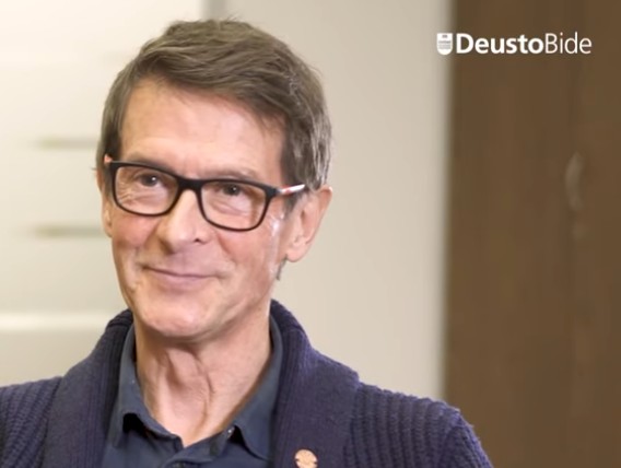 Entrevista de Deusto Alumni Time a nuestro querido alumno Hilario Pérez Meñica <a href="/deustoCCSSyHH/">Facultad de Ciencias Sociales y Humanas - Deusto</a>.  ¡No os la perdáis!
goo.su/pnJO6  "En <a href="/deusto/">Universidad Deusto - Deustuko Unibertsitatea</a> volví a sentir la magia de aprender, de compartir y de crecer, no solo como estudiante, sino como persona" #deustobide