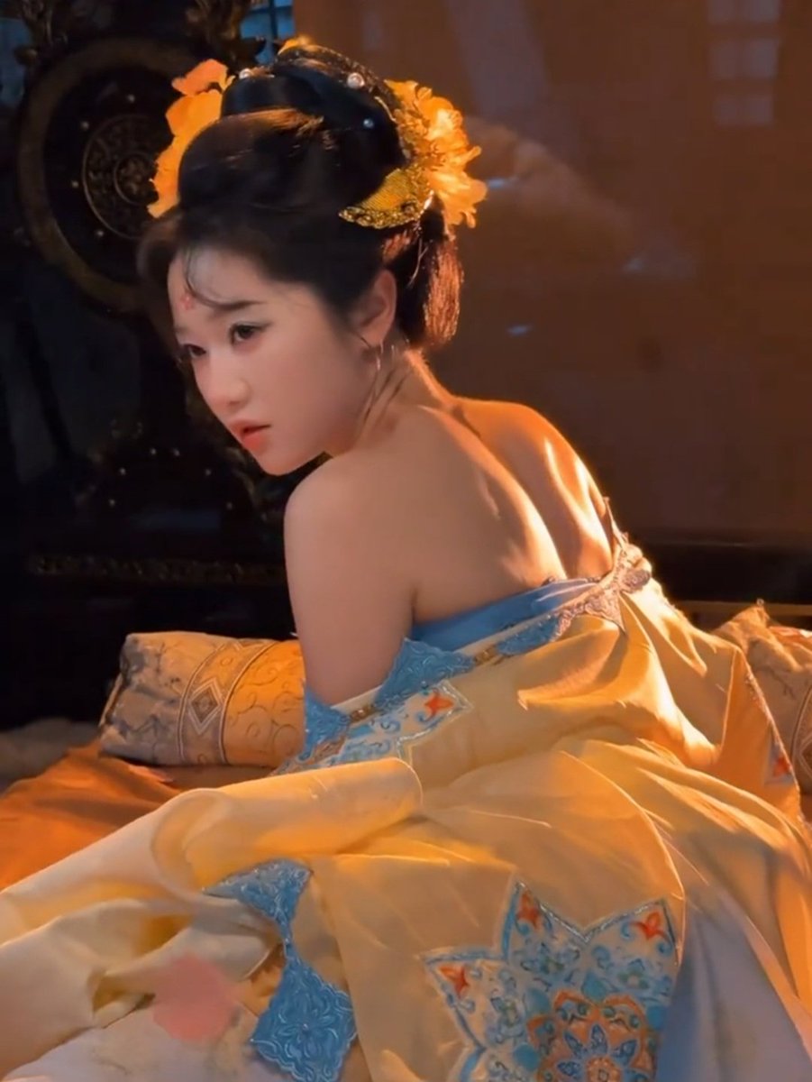 earendel_cdrama's tweet photo. Xuanye Banxia's hot kiss & Sexy Banxia is not on my bingo list 🫣🤣
But still, I'm curious & gonna watch It when It's aired 😚😚😚
#Banxia #YueYuting #LiuRunming https://t.co/1M56hgVvhJ