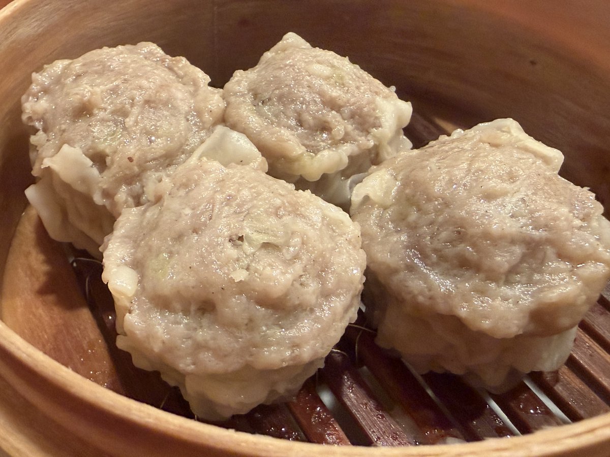 溜池山王じゃなくて銀座のはしごだけど某総理の組み合わせを食べてみた
個人的にはシュウマイより餃子が好き(餃子デカすぎだけど)