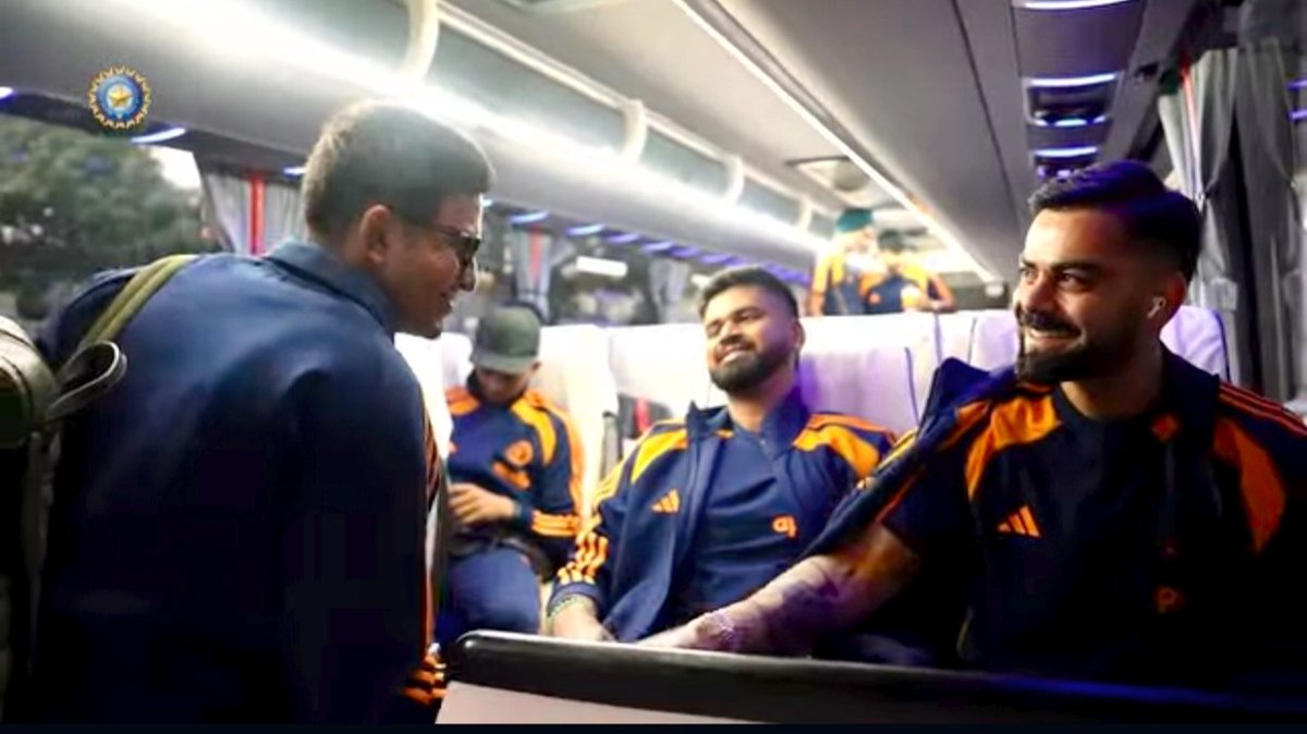 itzsecondself's tweet image. What captions 😁😊😎
( Indian cricket team)