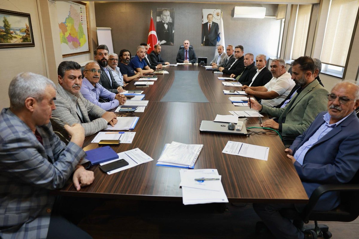 ŞUSKİ Genel Müdürümüz Emin İZOL’un koordinesinde Genel Müdür Yardımcılarımız, Daire Başkanlarımız ve ŞUSKİ ilçe sorumlularımız ile birlikte ilçelerde sürdürülen alt yapı çalışmaları hakkında toplantı gerçekleştirerek vatandaşlarımıza sunulan hizmet kalitesinin arttırılması adına
