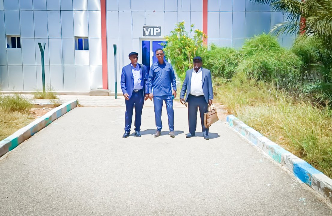 Guddoomiyaha Jaamacadda Pwani ee dalka Kenya, Prof. James Kahindi iyo Hormuudka Kuliyadda Culuumta Badda iyo Kalluumaysiga, Prof. Bernerd Fulanda ayaa maanta soo gaaray caasimadda Garoowe, kadib casuumaad rasmi ah oo ay ka heleen Wasaarada Kalluumaysiga iyo Khayraadka Badda DPL.