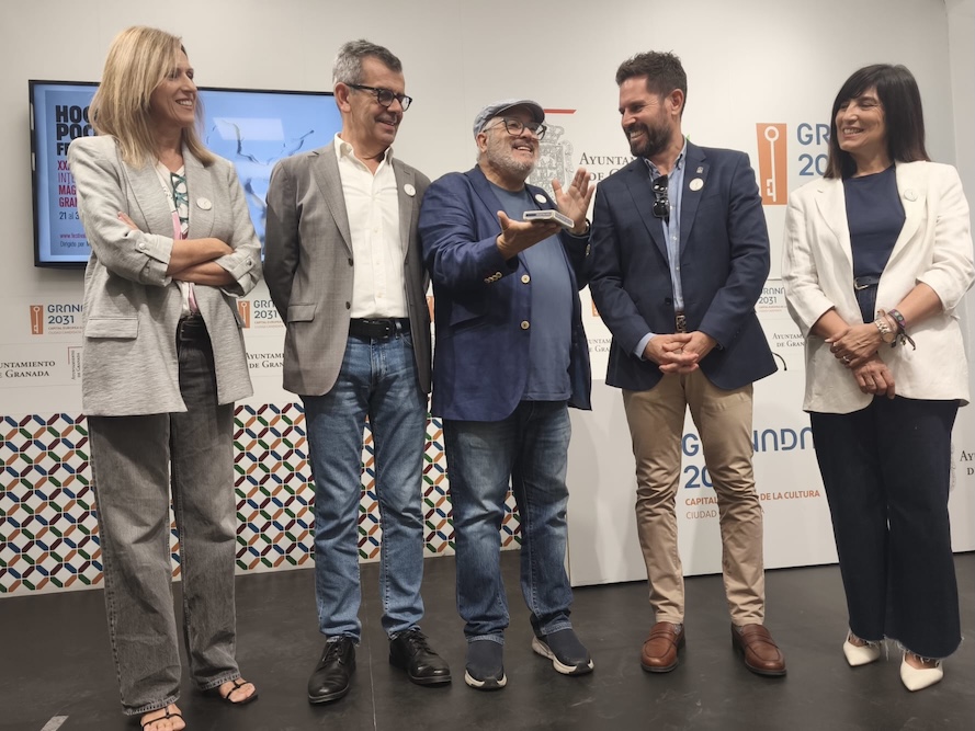 🎩✨ Granada convierte la ilusión en arte con la 24ª edición del Festival Internacional <a href="/festhocuspocus/">Hocus Pocus Festival</a> .
Del 21 al 30 de noviembre, bajo el lema “Nada por aquí… ¡y GranHada por allá!”, la magia vuelve a tomar la ciudad.

#HocusPocus2025 #Granada #MagiaEnGranada #Granada2031