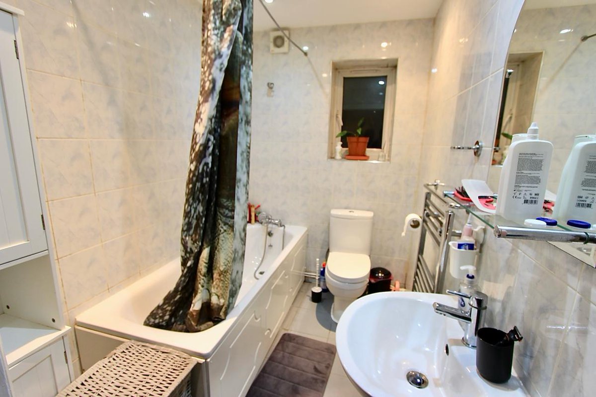 LettingsofLDN's tweet photo. https://t.co/HTausR6I02 of London is pleased to offer this 2 DOUBLE bed &amp; 2 Bath, GRD floor FLAT. Set within walking distance to NORHT WEMBLEY TUBE &amp; TRAIN station, amenities, shops, supermarkets and more. https://t.co/Ikkot9dpaP