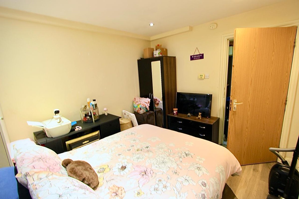 LettingsofLDN's tweet photo. https://t.co/HTausR6I02 of London is pleased to offer this 2 DOUBLE bed &amp; 2 Bath, GRD floor FLAT. Set within walking distance to NORHT WEMBLEY TUBE &amp; TRAIN station, amenities, shops, supermarkets and more. https://t.co/Ikkot9dpaP