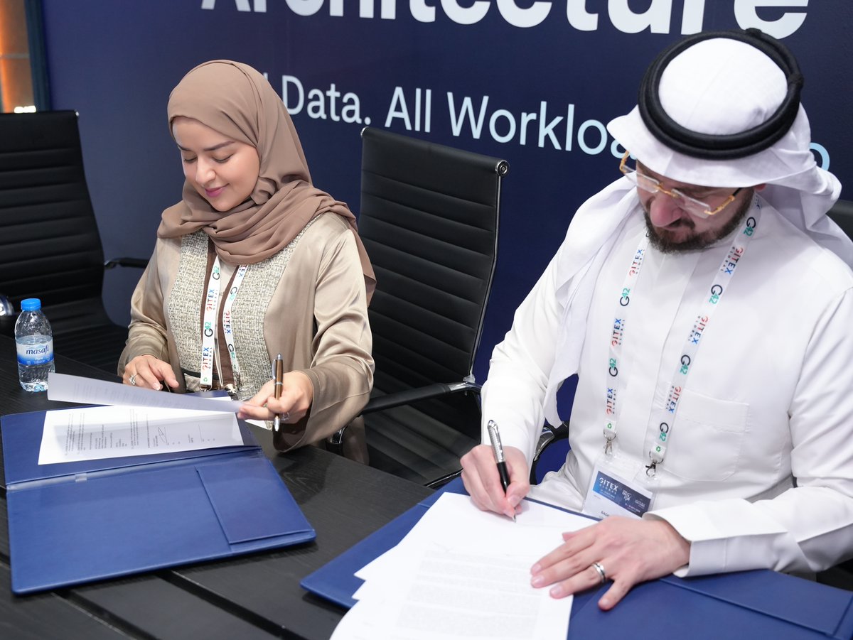 NITC_CO's tweet photo. من #جيتكس_2025 

وقّعت شركة نورة لتقنية المعلومات وشركة @VAST_Data 
 اتفاقية تعاون لإطلاق خدمة التخزين السحابي الفائق السرعة والمخصصة لتطبيقات الذكاء الاصطناعي،

خطوة تعزز الابتكار وتفتح آفاقًا جديدة في عالم التقنية https://t.co/ixCDh7zR2p