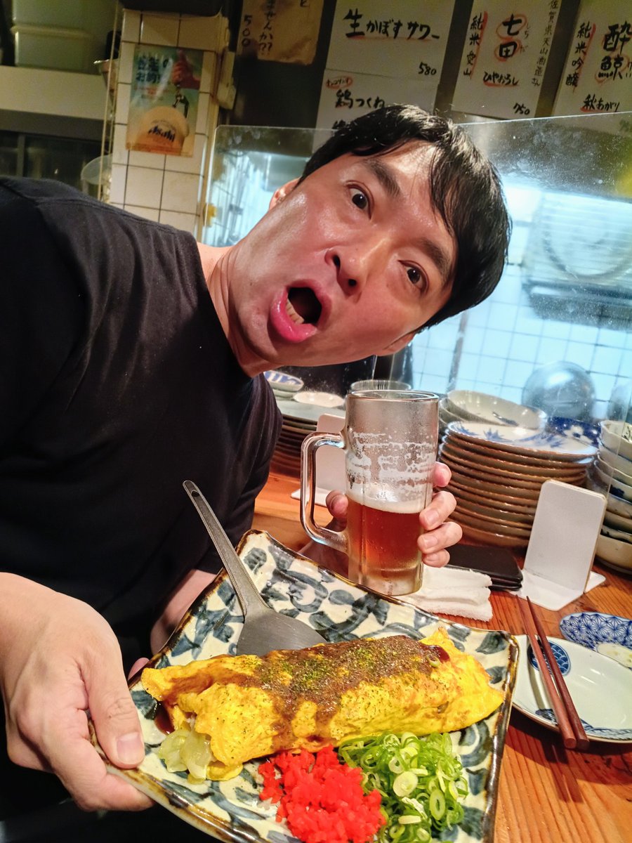 テカテカですが19時から「ART910」います。今は中野富士見町「＃てっぱん」で1時間飲んでるので(めちゃ美味くて、まだ飲んでる)。ホロ酔いなんで楽しんで頂ける状態かと思いますw　何しろ来てくれ〜！ ＃elekata ＃中野新ダチ四郎