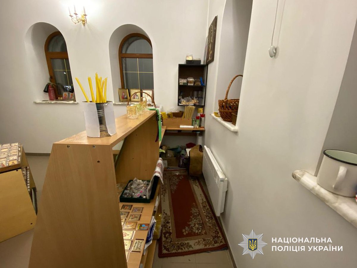 GUNP_Dnipro's tweet image. Поліцейські затримали чоловіка, який пограбував храм у Самарівському районі
Джерело: dp.npu.gov.ua/news/politseis…
@34_tv
@news112ua
@istv
#Поліція #Дніпро #новини