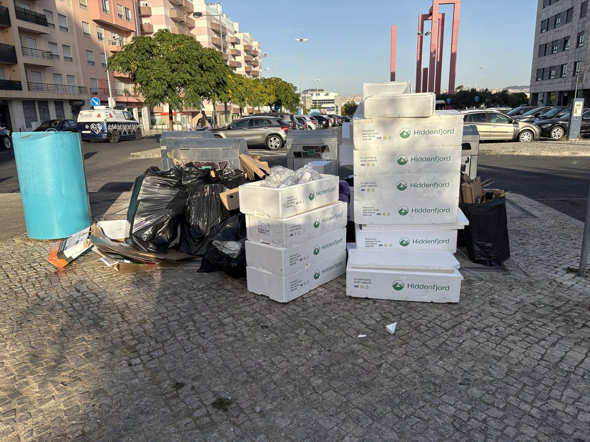 Carnide, Lisboa. Dizem que agora é que vão resolver o problema. Estarei atento. Todos os dias