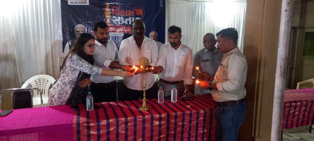 ModasaTdo's tweet photo. vikas saptah rath modasa itadi , bayal g.p https://t.co/Be4pMrs5C9