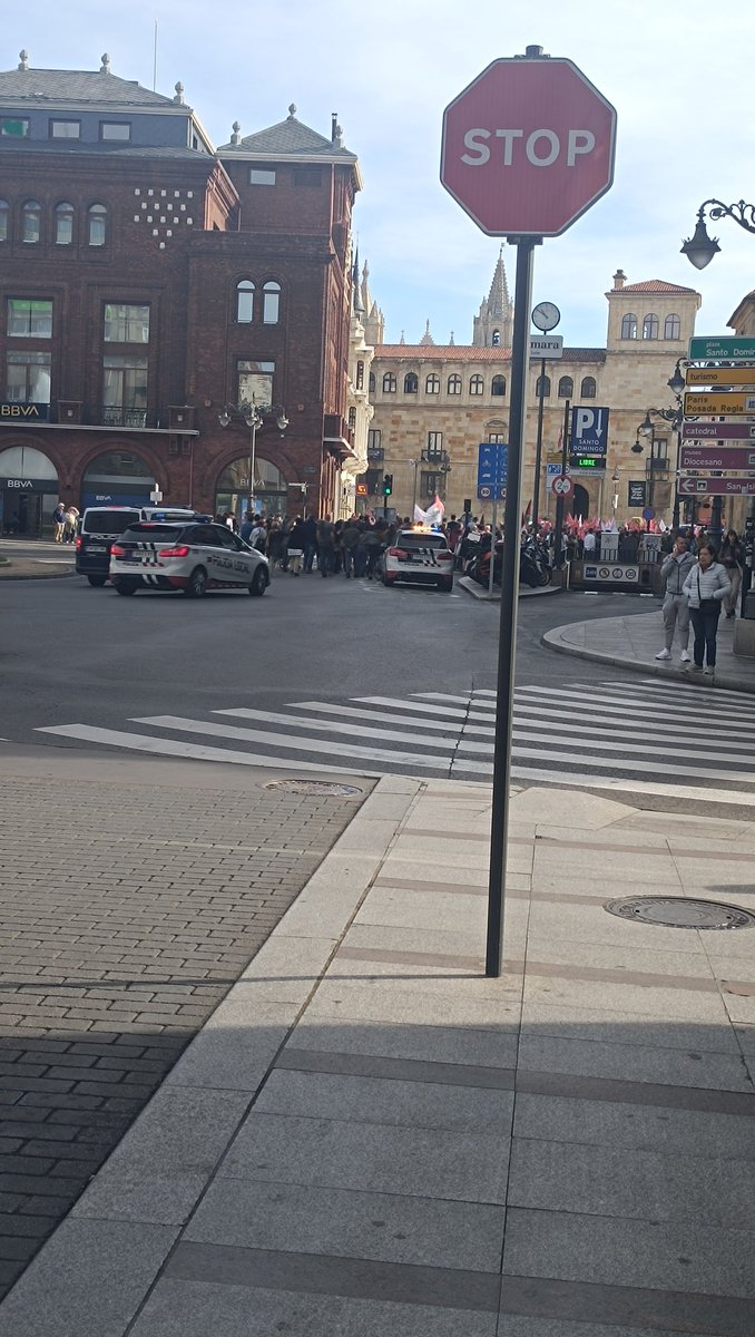 Los que no trabajan, convocan una huelga general para no trabajar.
#HuelgaGeneral15O