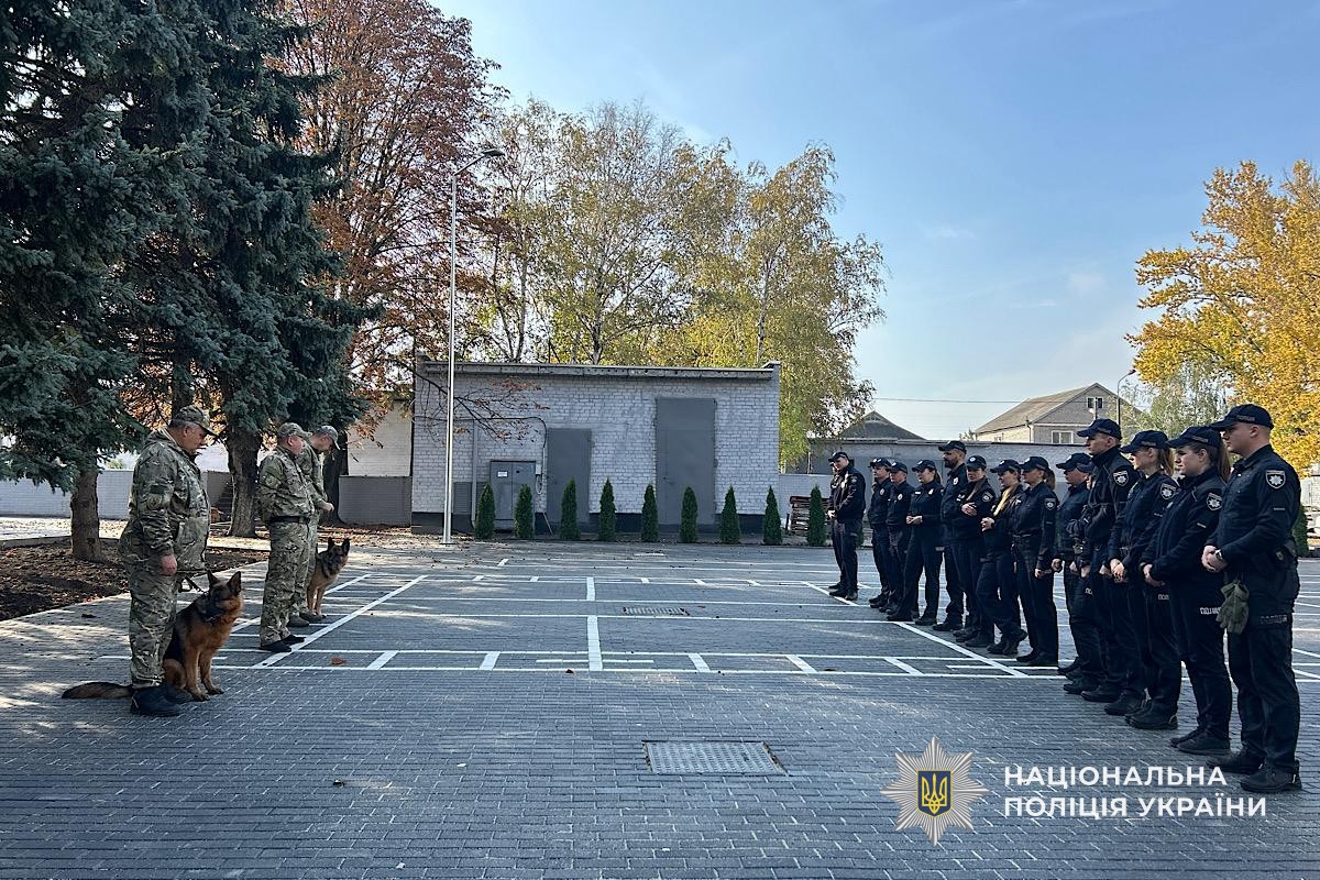 GUNP_Dnipro's tweet image. У Кривому Розі поліцейські познайомили слухачів академії із чотирилапими помічниками
Джерело: dp.npu.gov.ua/news/u-kryvomu…
@34_tv
@news112ua
@istv
#Поліція #Дніпро #новини