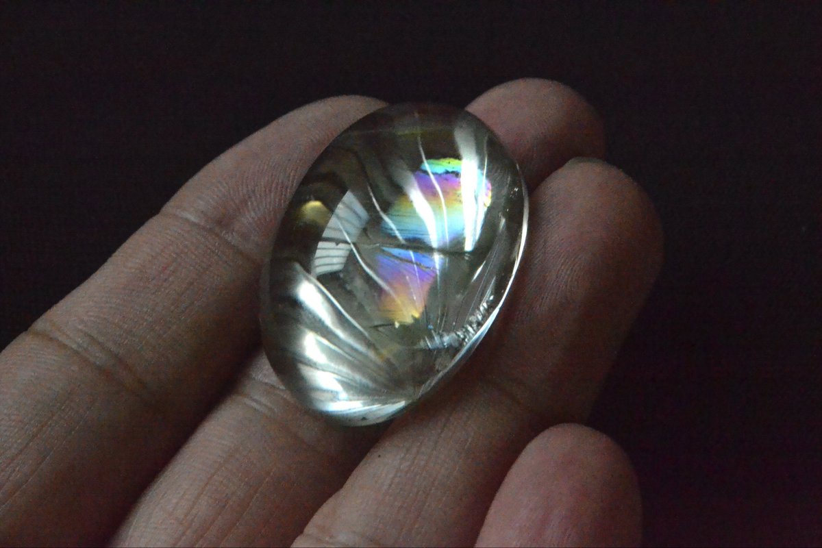 MacrameWala's tweet image. 深澤 陽一氏に制作依頼しておりました、アイリスクォーツ・スモーキーアイリスクォーツ・アイリスアメシスト達が切子を纏って帰ってきました。
今週末に開催される名古屋ミネラルマルシェからお披露目です。
尚、ルースのみでの販売は致しませんので予めご了承ください。