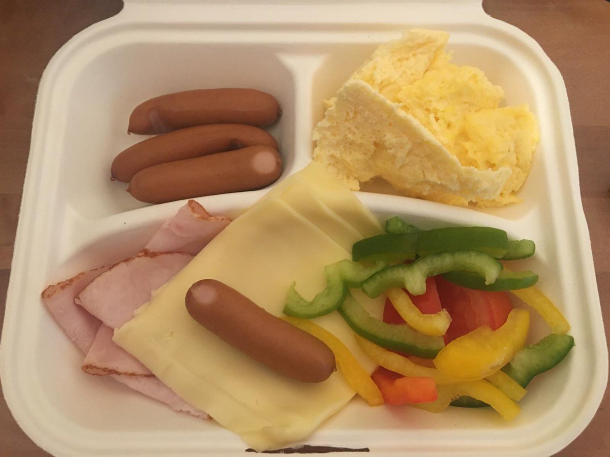 3,50 € für soviel leckeres Essen. Danke an <a href="/garnerhotels/">Garner hotels by IHG</a> und <a href="/TooGoodToGo/">Too Good To Go</a>. Lasst euch von Parteien und der Bundesregierung nicht einreden, dass die Bevölkerung zu viele #Lebensmittel verschwendet! Werft ihr etwa so viele frische Produkte (es gab mehrere Tüten) jeden Tag (!) weg?