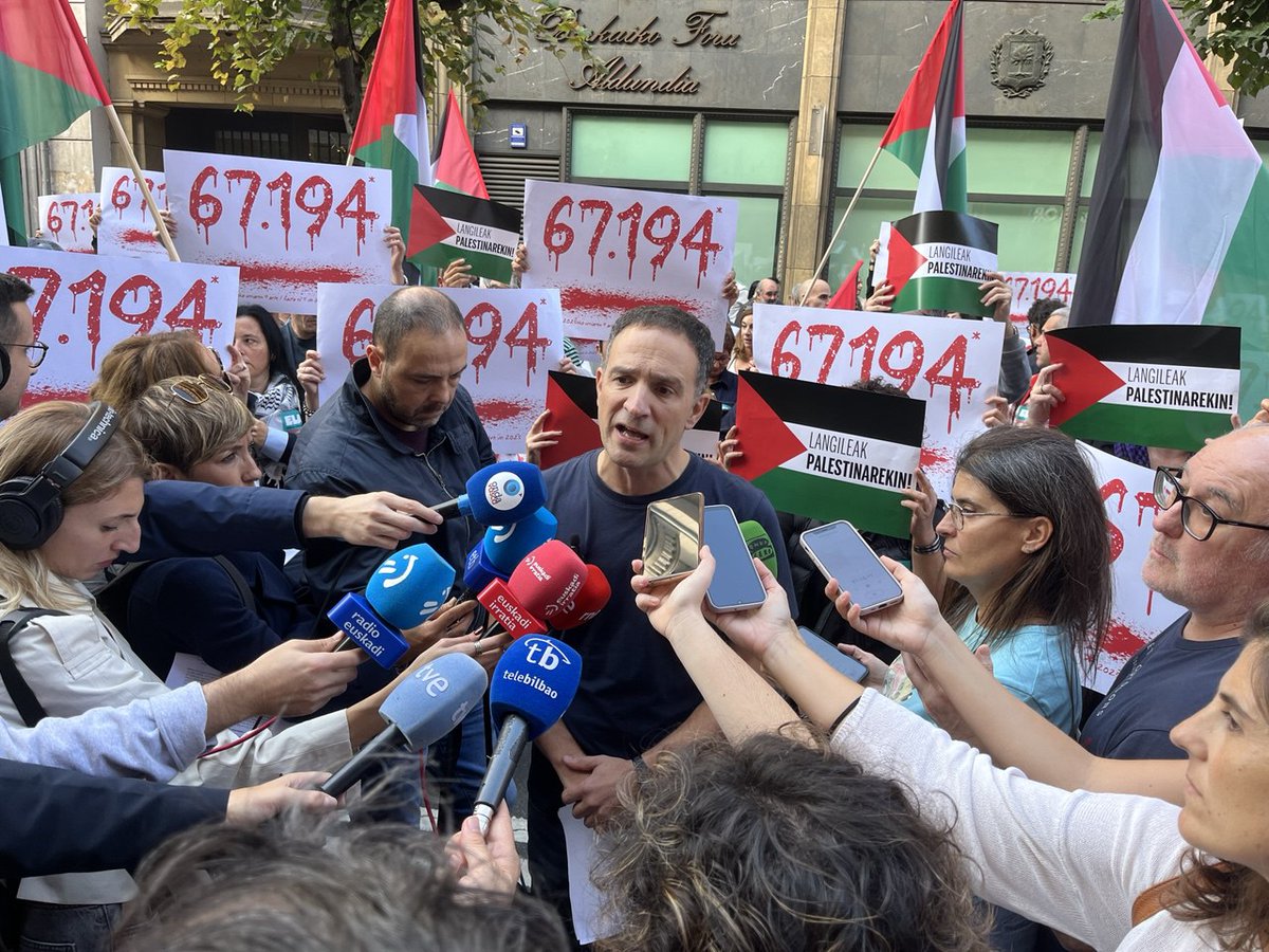 <a href="/ELADonostia/">ELA Donostia</a> <a href="/ELAGasteiz_/">ELA Gasteiz</a> <a href="/ELANafarroa/">ELA Nafarroa</a> <a href="/LakuntzaMitxel/">Mitxel Lakuntza</a> <a href="/ELAIbaizNerbioi/">ELA Ibaizabal-Nerbioi</a> <a href="/ELAEzkerKadagua/">ELA Ezkerraldea-Kadagua</a> <a href="/ELAUrolaKosta/">ELA Urola Kosta</a> <a href="/ELAGernikDurang/">ELA Gernika-Durango</a> <a href="/ELAOriaGoierri/">ELA Oria-Goierri</a> <a href="/ELAHezkuntza/">ELA Hezkuntza</a> <a href="/ELAEskumaldea/">ELA Eskumaldea</a> <a href="/ELAOsakidetza/">ELA Osakidetza</a> <a href="/ELANazioartea/">ELA Nazioartea</a> <a href="/ELAFeminista/">ELA Feminista</a> <a href="/MRAFundazioa/">MRA Fundazioa (@MRAfundazioa@masdodon.eus)</a> 🗣️Mitxel Lakuntza:

🇵🇸"Palestinarekiko elkartasunak presioa indartzea eskatzen jarraitzen du, genozidioa eta bonbardaketak behin betiko gelditzeko, baina baita apartheid sionistaren sistemari eta genozidioa ahalbidetzen duen palestinarren lurren okupazioari amaiera emateko ere"