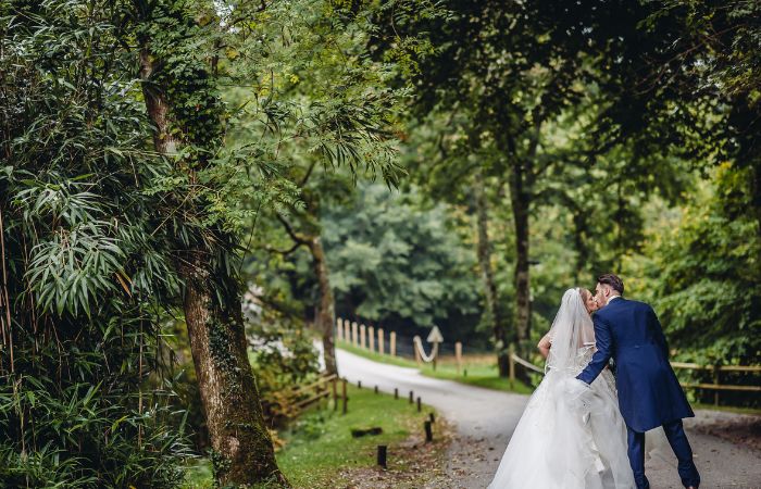 ukweddingvenues's tweet photo. An idyllic Devon wedding venue, Holne Park House, on the edge of Dartmoor is available for individually styled wedding ceremonies and receptions.

https://t.co/0X0wVy7G2K 

@holne_park_house 

#holneparkhouse #wedding #devonweddingvenue #weddingplanning #sayIdo
#2026wedding https://t.co/r7nx5LeO5P