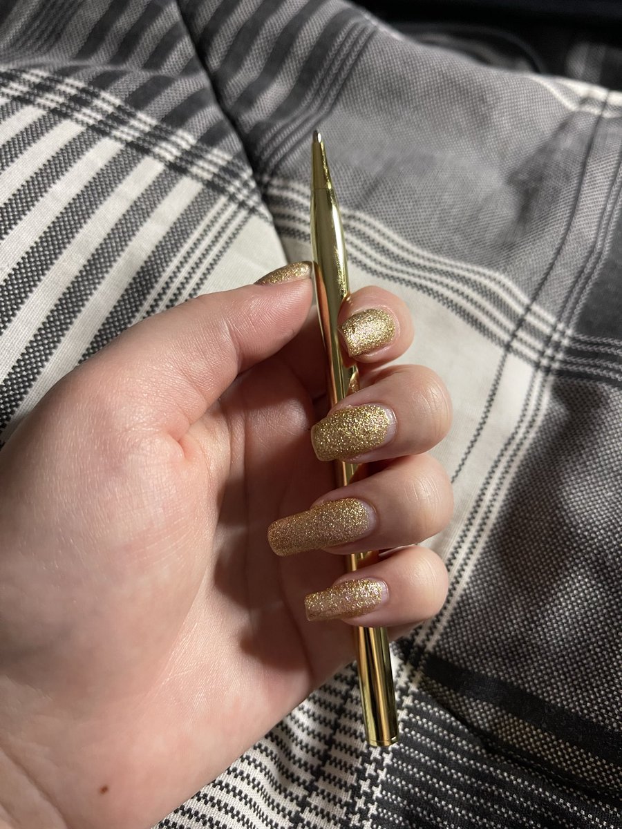 Rebranding my newsletter “Dear Heartfelt Creatives”

This year has been all about creating cozy corners on the internet for people that allow for people to be celebrated at their best and receive grace when they fall short (as we all do)

That’s what matters most to me 💛