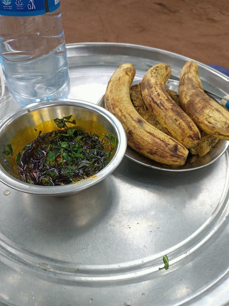ChizaramConfid2's tweet image. Uche bu akpa,onye obula nya nke ya.
I love what I am seeing @kingberrykarter , there's nothing like a peaceful community.
PEAC, LOVE and PROGRESS works together.
I will support the reunion with 👇🏿, enjoy yourself 😂
