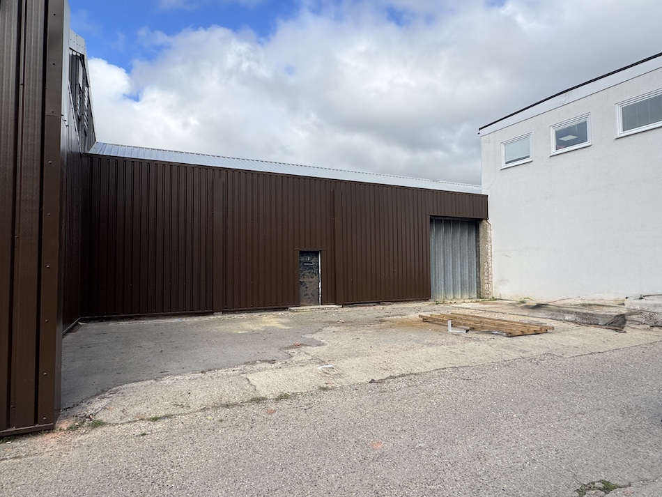cwidecomm's tweet photo. Warehouse / Industrial Units To Let – Fowler Road, Hainault IG6 - https://t.co/4ANKdMNDvl https://t.co/fKXeLKBH6Z