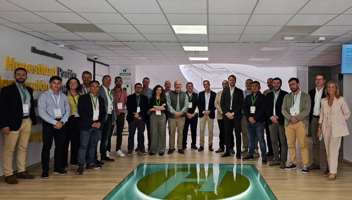 Hefame_es's tweet image. 🤝 Recibimos la visita de directivos participantes en #CollaborateMurcia25, el encuentro de #AtlasTecnológico que reúne a más de 400 líderes de la industria y la tecnología💼

Han conocido de cerca nuestro modelo cooperativo y nuestra forma de trabajar⚙️

🗨️Nuestro director…