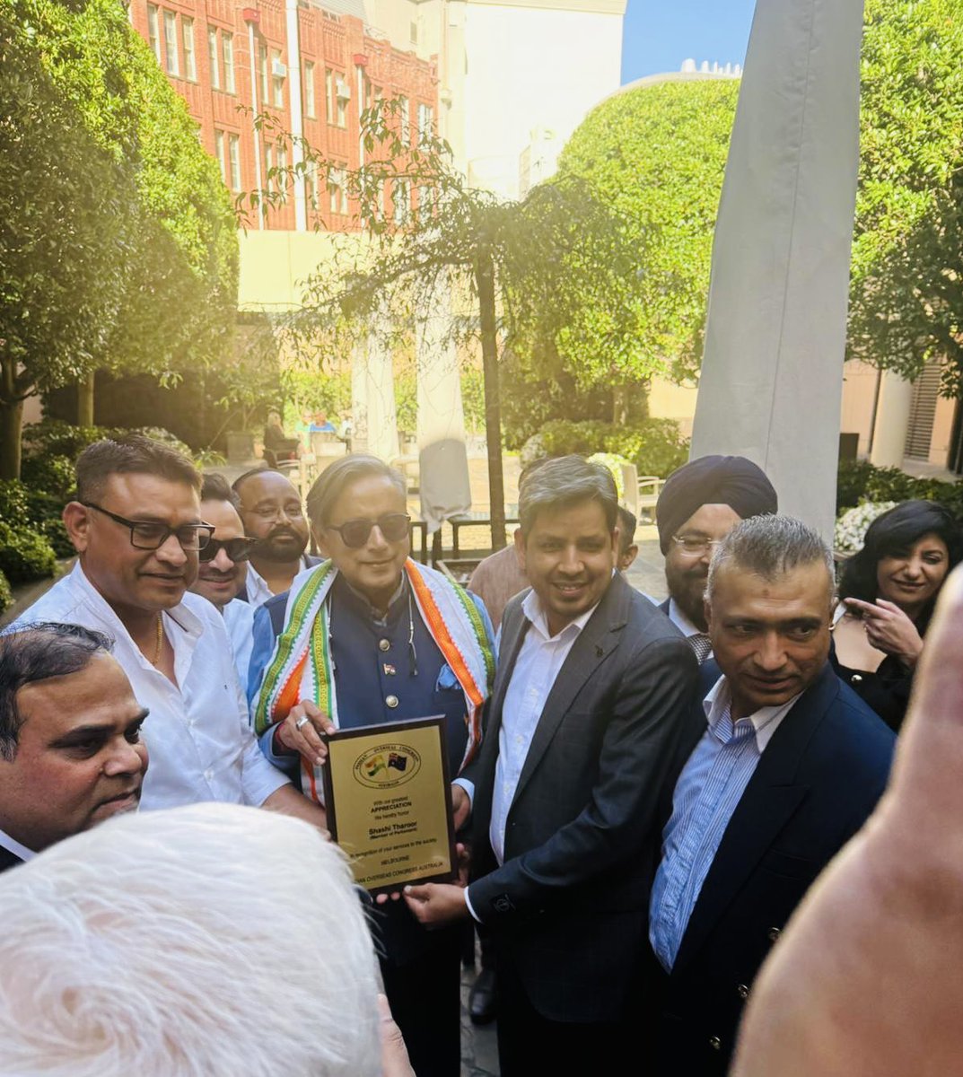 मेलबर्न में भारतीय प्रवासी समुदाय और इंडियन ओवरसीज कांग्रेस की ओर से वरिष्ठ कांग्रेस नेता, पूर्व राजदूत और प्रख्यात लेखक श्री <a href="/ShashiTharoor/">Shashi Tharoor</a> जी का हार्दिक स्वागत! 🇮🇳🇦🇺

भारतीय राजनीति, संस्कृति और वैश्विक मुद्दों पर उनके साथ गहन और प्रेरक चर्चा अविस्मरणीय रही।

 <a href="/INCRajasthan/">Rajasthan PCC</a>