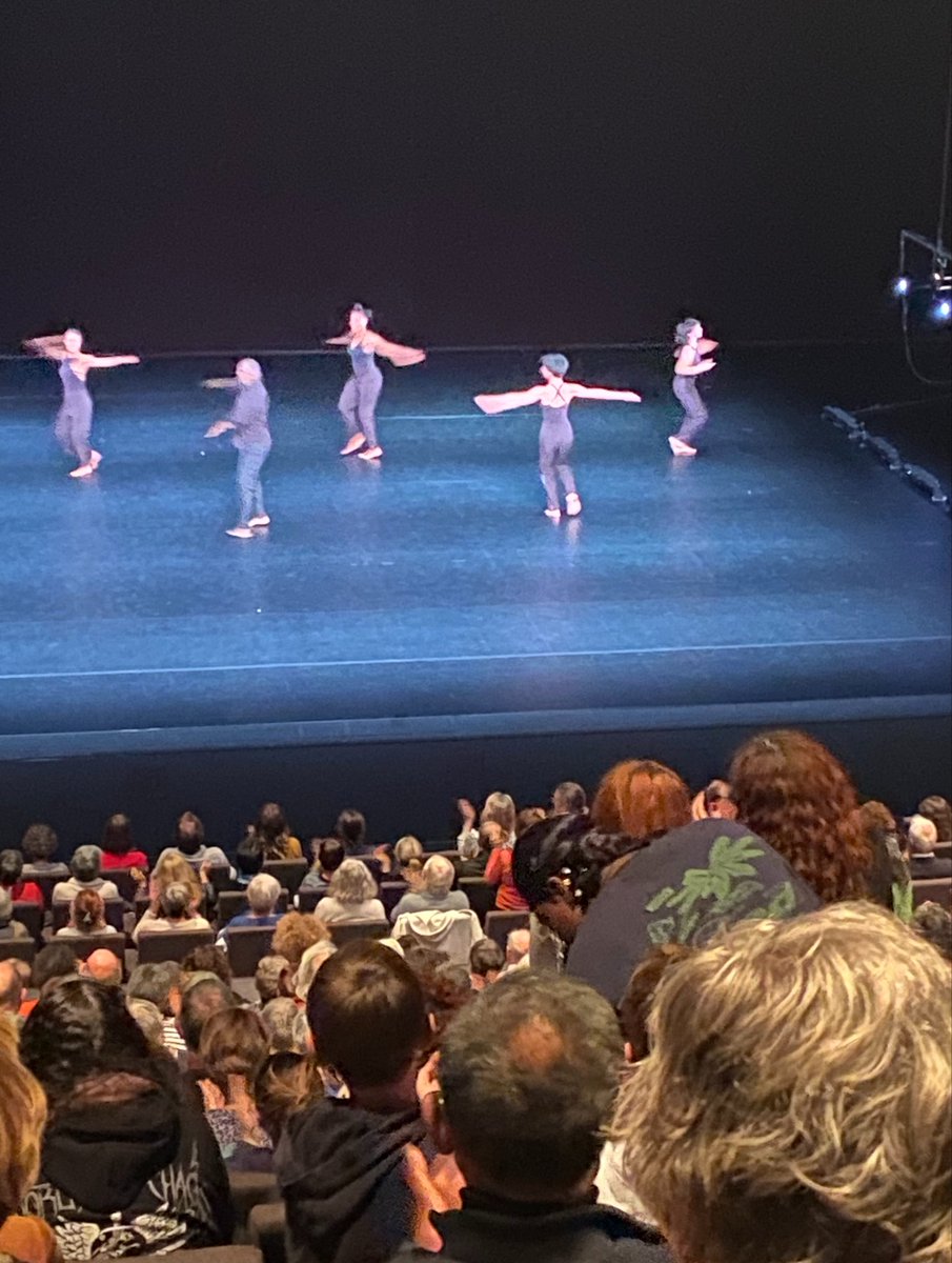 Les étudiant•es de la CPES-CAAP du lycée Alain-Fournier assistent ce soir au spectacle de danse contemporaine ☆De Fugues... en Suites☆ du chorégraphe Salia Sanou, avec la compagnie Mouvements perpétuels, à la Maison de la Culture de Bourges.
