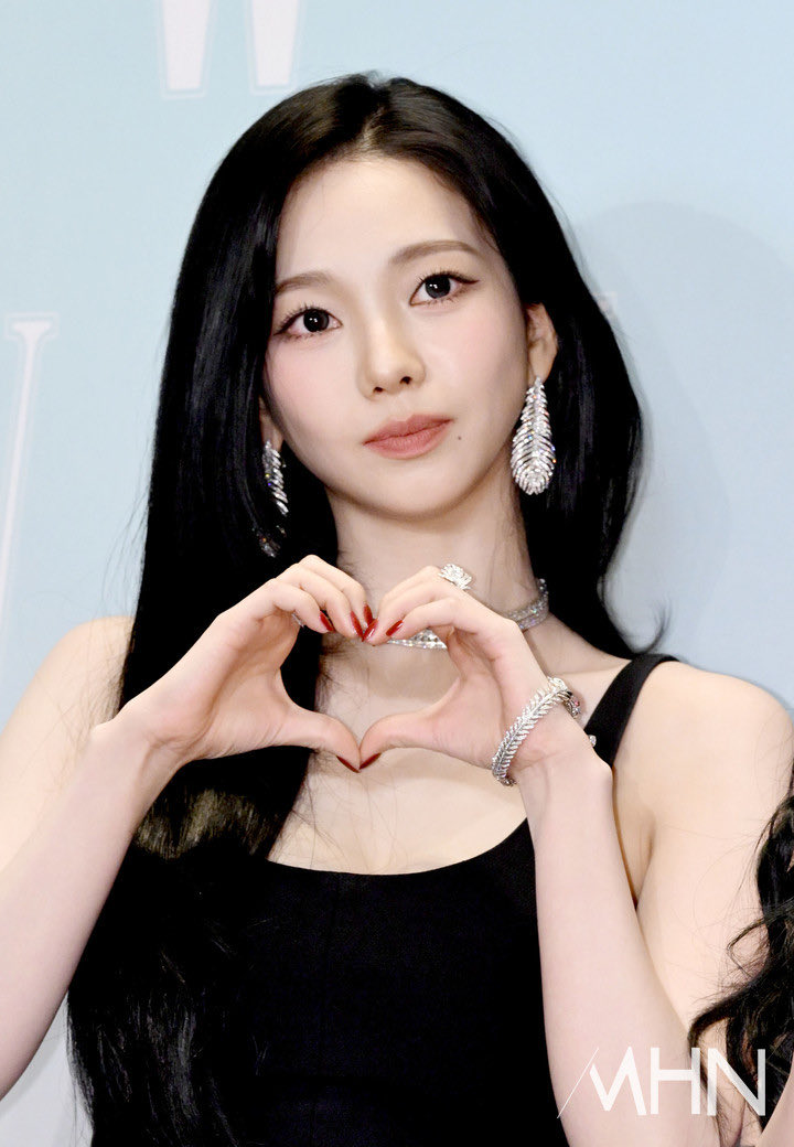 BEMYKARINA_TH's tweet image. พี่น่าที่งาน W Korea Love Your W 2025 วันนี้ค่ะ💙
KARINA LOVE YOUR W
#KARINAxLoveYourW
