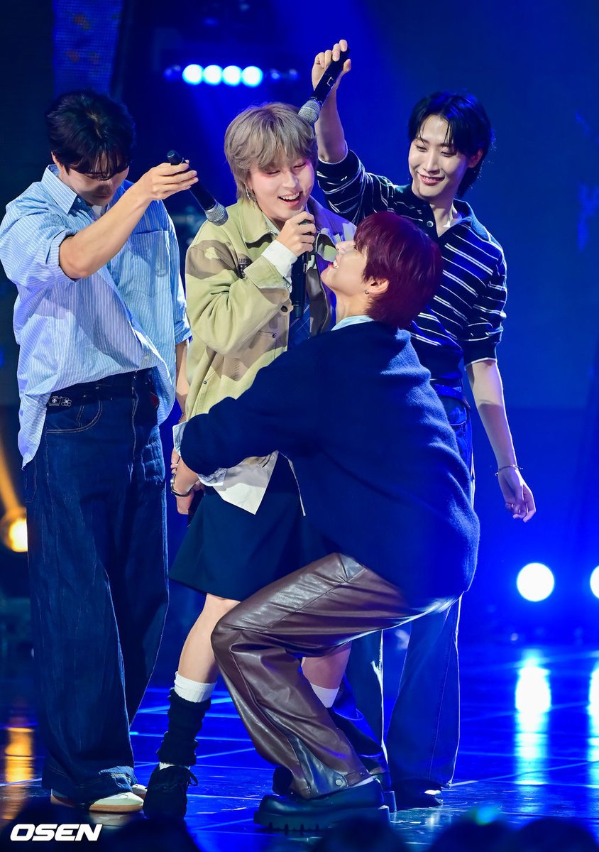 woo_ah_mugae's tweet photo. 용훈님은 그냥 everyday 꿈친구 촬영중이신거가튼데 https://t.co/vLUqKbOG1i