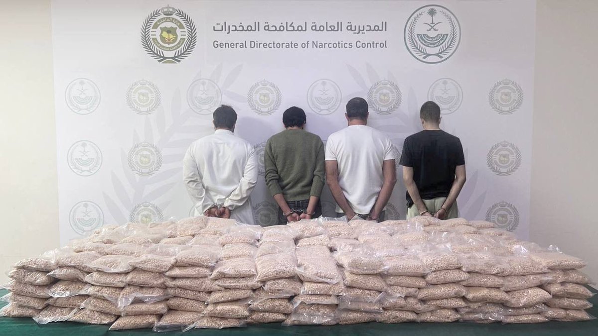 عاجل ..

مخبأة داخل شحنة ثمرة الجوز (مكسّرات)..

وزارة الداخلية تضبط أكثر من مليوني قرص من مادة الإمفيتامين المخدر بمنطقة الرياض، وتقبض على مستقبليها وهم مقيمان من الجنسية السورية ومواطنان.

-