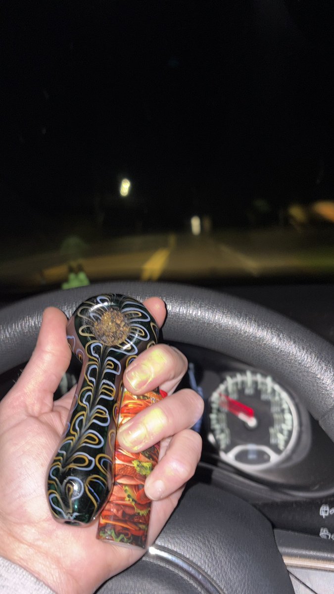 jess42089's tweet image. Motherfuckers have me out here running around from different facilities. Let’s take our time with some tokie tokes 💨🍃😶🌫️