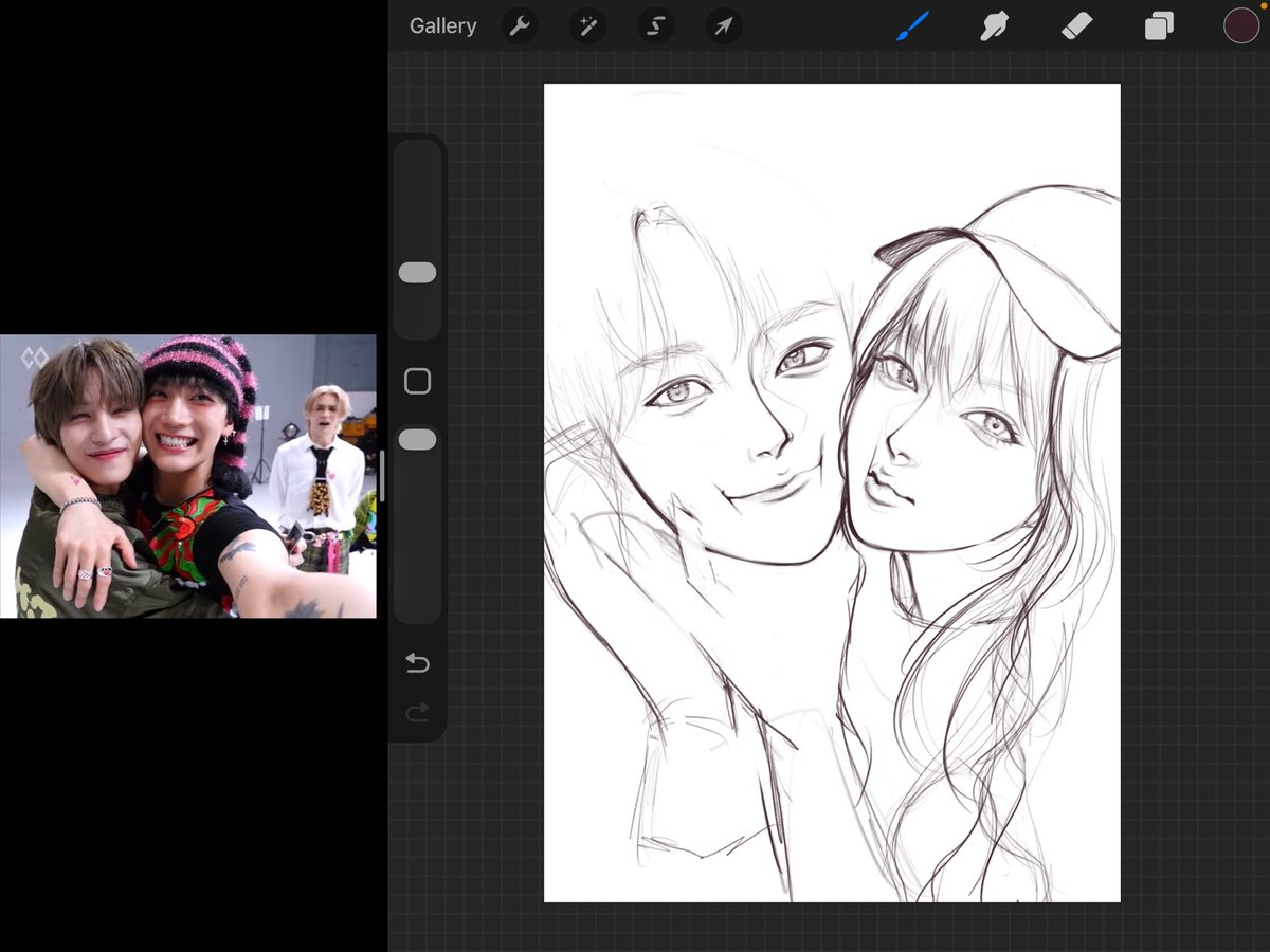 W4CH111's tweet photo. คืออยากวาดโมเม้นที่เตนใส่วิกไปถ่ายรูปกับสองหยางแล้วได้เรฟจากรูปบีบแก้มด้วย แต่กลัวว่าจะดูชิปไปมั้ยคือไม่ได้อยากทำเป็นคู่รักขนาดนั้นแค่อยากวาดฟีลโมเม้นเล่นกันปกติเฉยๆ พอจะเก็ตกันอยู่มั้ยน้อหรือควรเอาบีบแก้มออก https://t.co/ZW9MX2AJvx